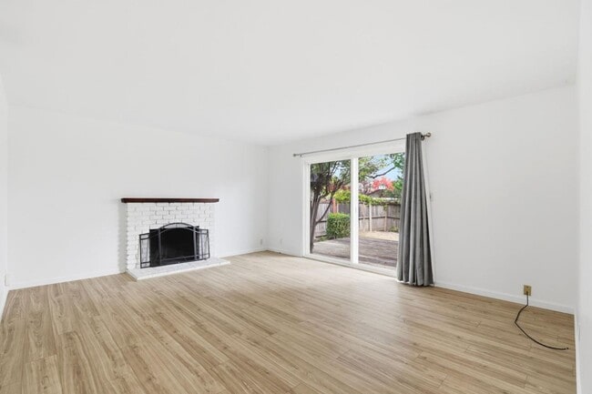 Building Photo - 20161 Cherry Ln