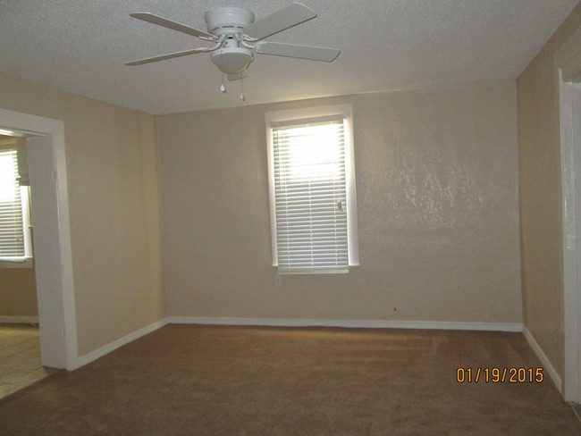 Building Photo - CENTRAL: 2 BR 1 BTH