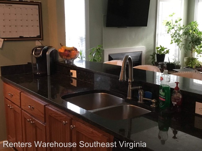 Foto del edificio - 4 br, 3 bath House - 2220 Engle Avenue