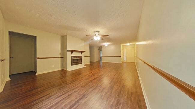 Building Photo - 3355 Galleria Dr