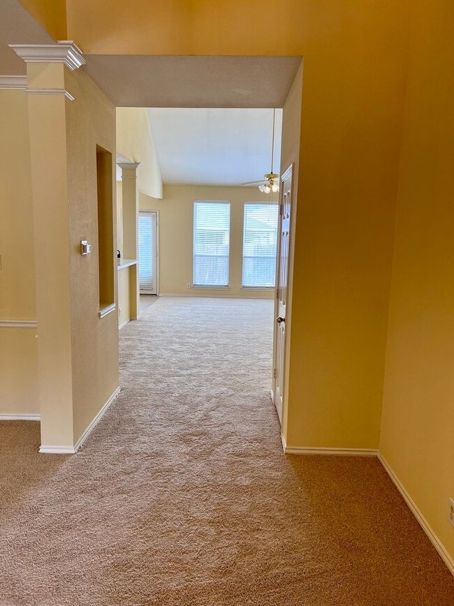 4 Bedroom/2.5 Bath Oakridge Pointe Subdivi... House Rental in San
