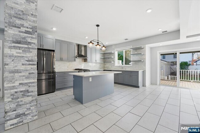 Foto del edificio - 85 Beckwith Pl