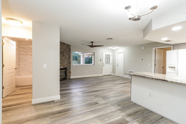 Foto del edificio - 5404 Deltona Blvd