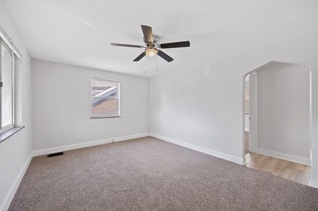 Building Photo - BRIDGETOWN - Adorable spacious 2 bed 1 bath brick ranch.