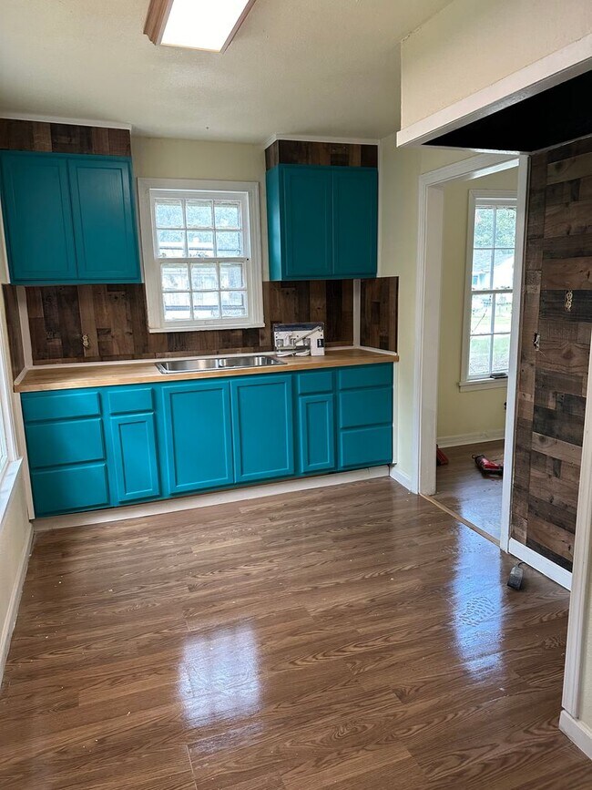 Building Photo - Remodeled 4 Bedroom House