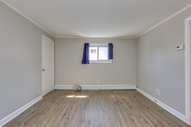 Building Photo - 39 Mead St