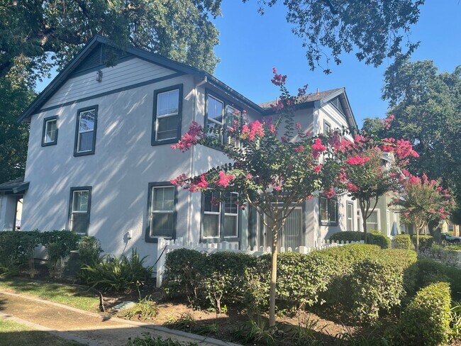 Foto del edificio - Furnished Fresh and Modern 4-Bedroom Home