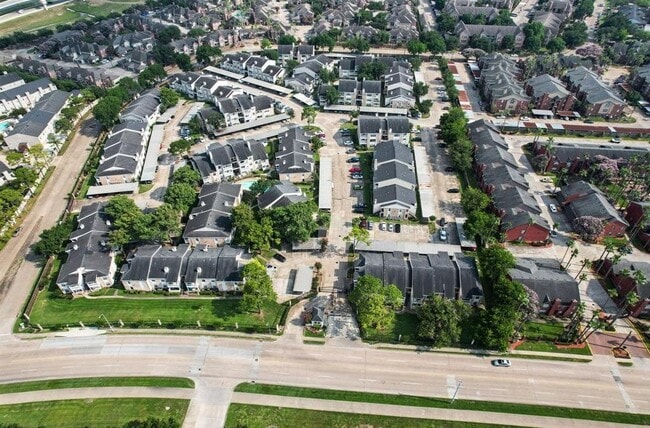 Building Photo - 2750 Holly Hall St