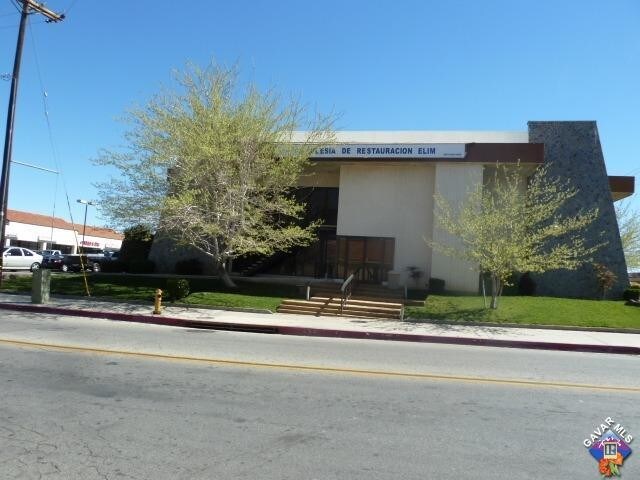 Foto del edificio - 2205 E Palmdale Blvd