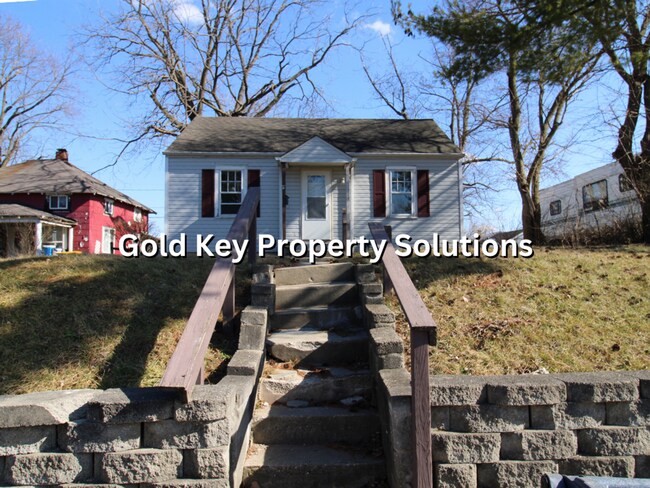 Building Photo - Open 2 BR 1 BA House with Central Air and ...