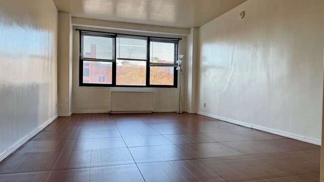 Building Photo - 225 St Pauls Ave