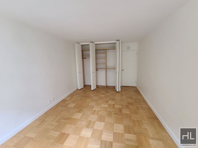 Foto del edificio - EAST 49 STREET