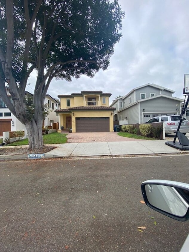 Primary Photo - South Redondo - Spacious 4 Bedroom 4.5 Bat...