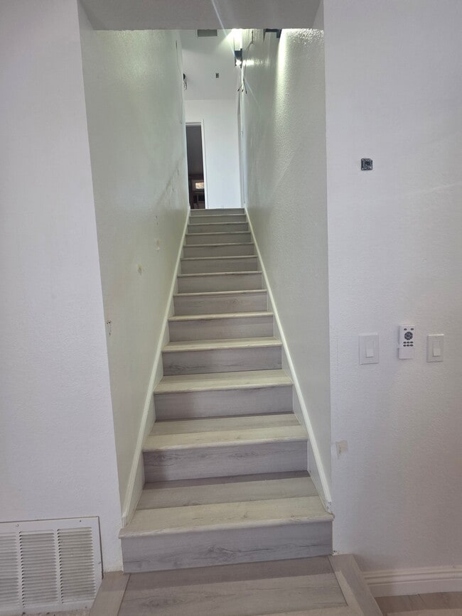 Foto del edificio - 9848 Karen Ave
