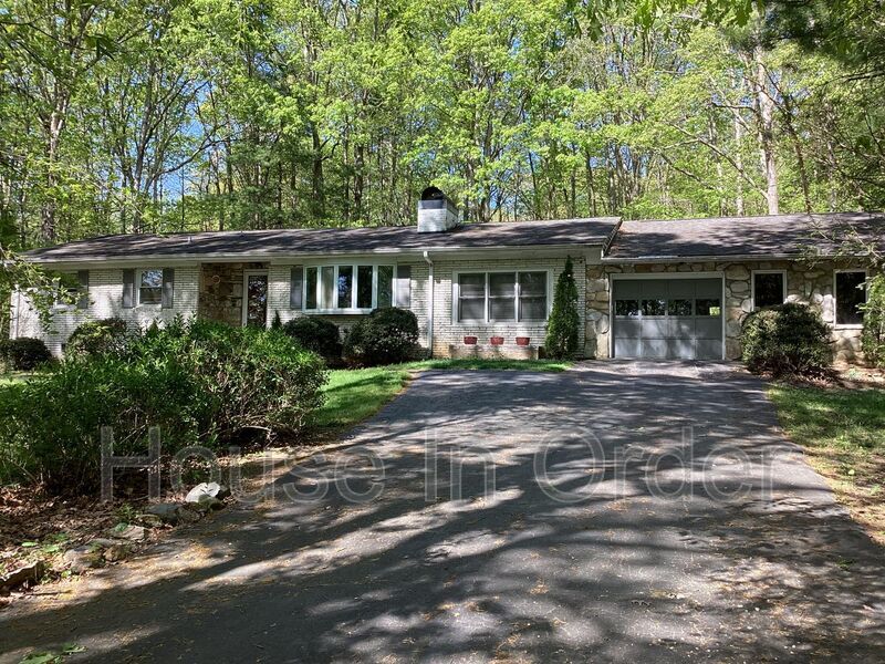 Foto principal - 24 Glen Cove Rd