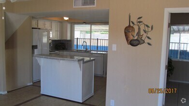 Building Photo - 3905 S Alder Dr