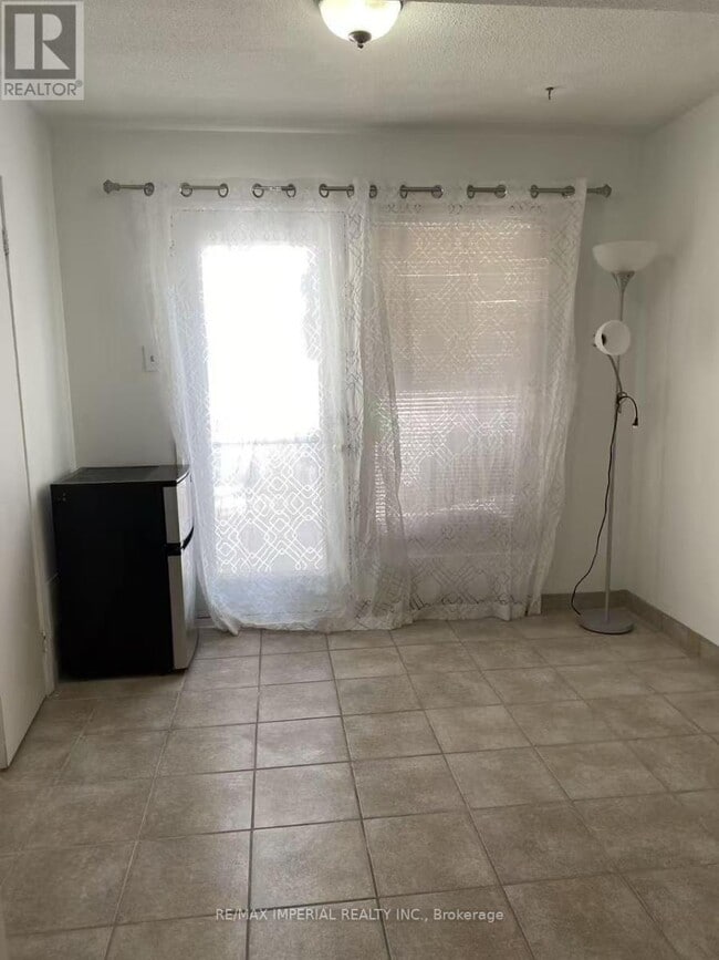 Building Photo - 34 Corvus Starway