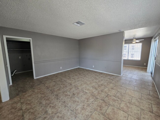 Building Photo - Charming Single-Story Townhome with Privat...
