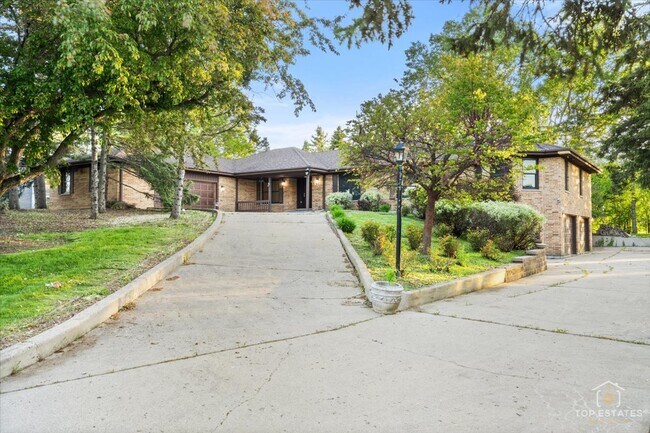 Foto del edificio - 21824 Cambridge Dr
