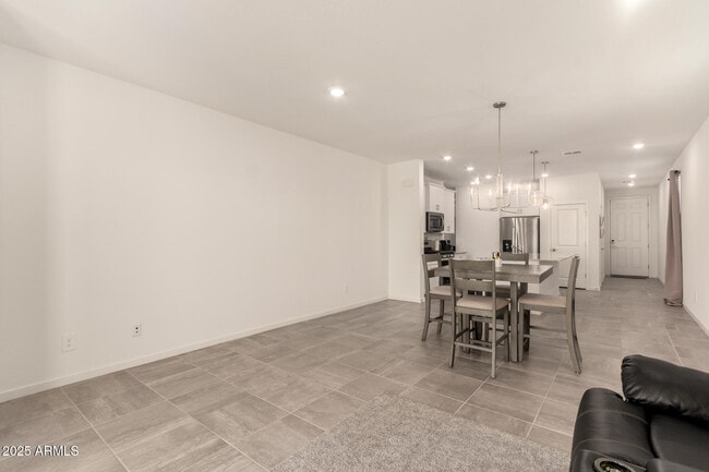 Foto del edificio - 3022 Hayden Rose Ave