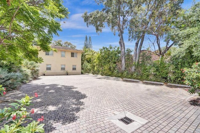 Foto del edificio - 420 SE 18th Ct
