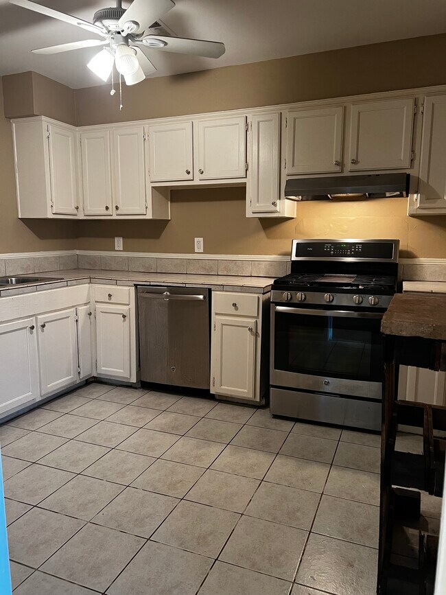 Building Photo - 621 64th St S