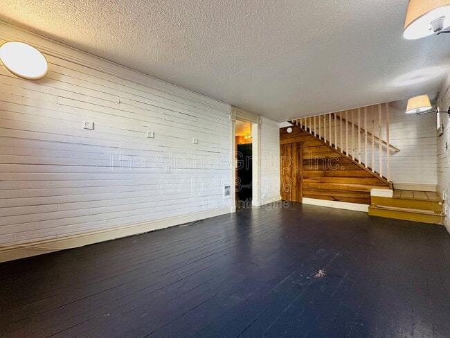 Photo - 604 NE San Rafael St Apartment