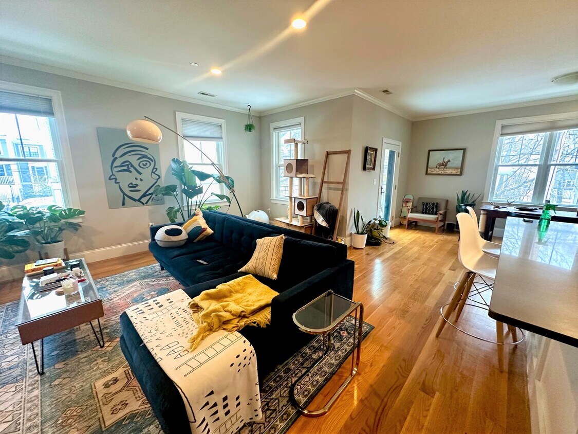 Primary Photo - 22 Linden Ave