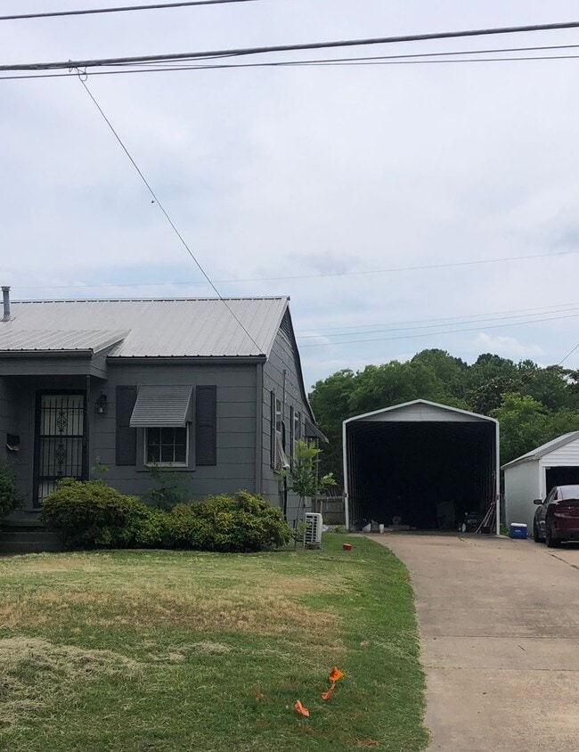 Building Photo - 1715 W Arch Ave