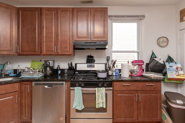 Foto del edificio - 2616 N Marshfield Ave