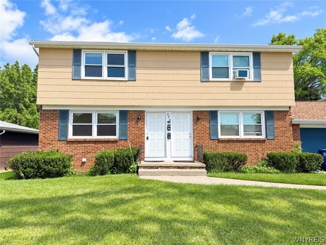 Building Photo - 220 Garden Pkwy