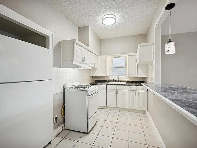Foto del edificio - 7210 Oxford Ave
