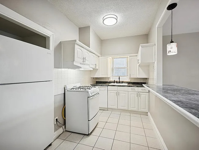 Photo - 7212 Oxford Ave Apartment