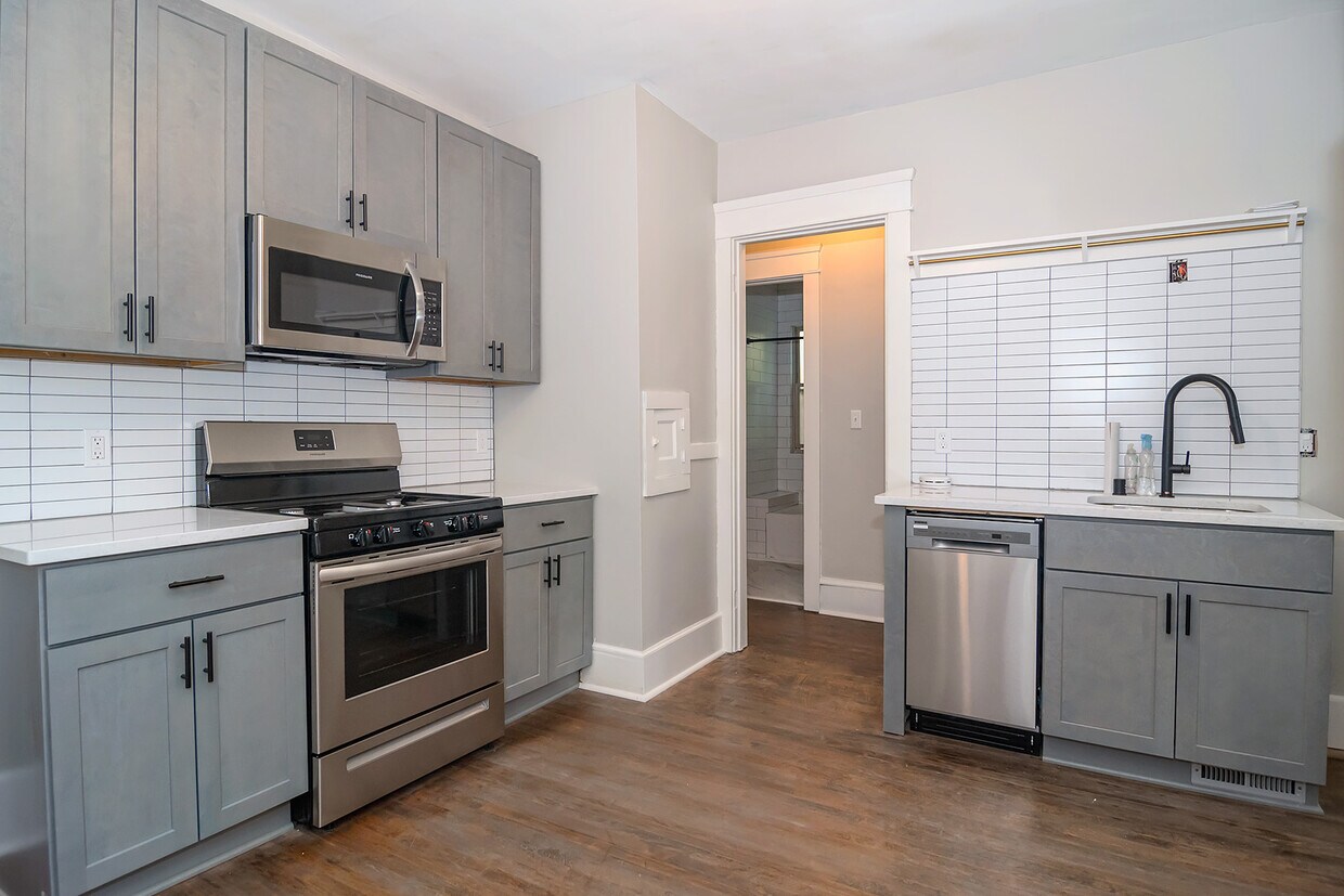 Foto principal - 2182 N 51st St
