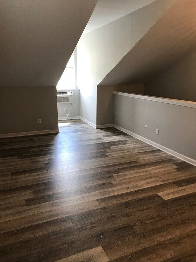 habitación principal de los apartamentos de 2 habitaciones - Eagle Creek Apartments