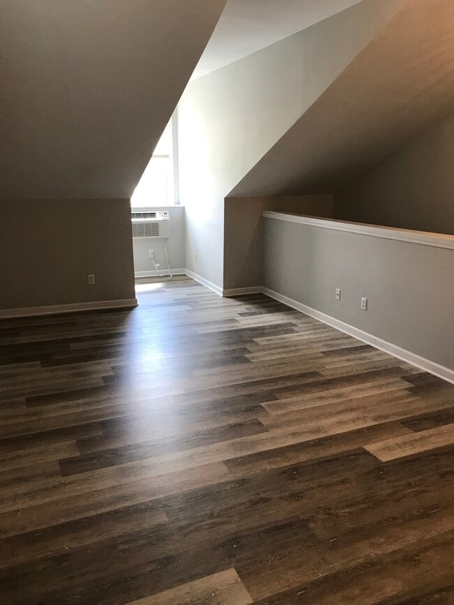 master to the 2 bedroom units - Eagle Creek Apartments