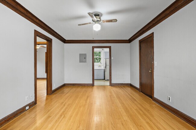 Foto del edificio - 833 Midland St