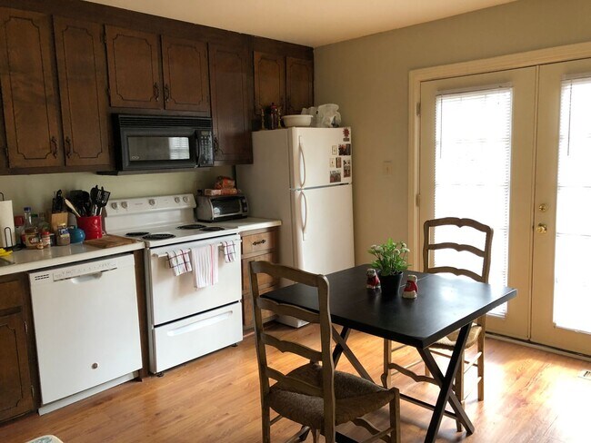 Foto del edificio - Great Location!!! Five Points, Tanyard Condominium's Available August 1st