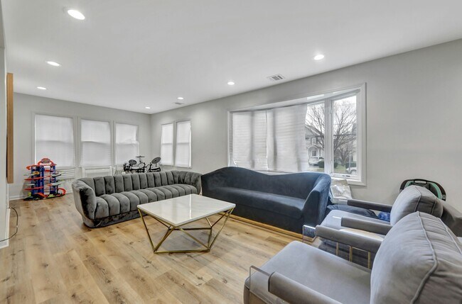 Photo - 167 Rockwood Pl House