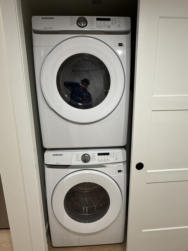 Photo du bâtiment - 8615-8108 108 St NW