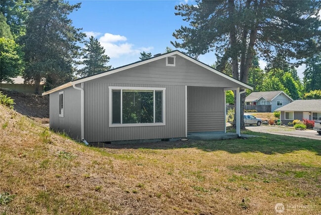 Building Photo - 502 Tullis St NE