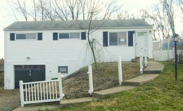 Primary Photo - 319 Elfort Dr