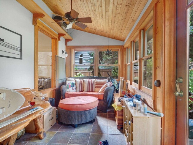 Building Photo - Gorgeous 4 bedroom home in Linden Hills