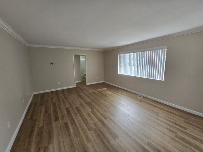 Building Photo - LEGRANDE16581