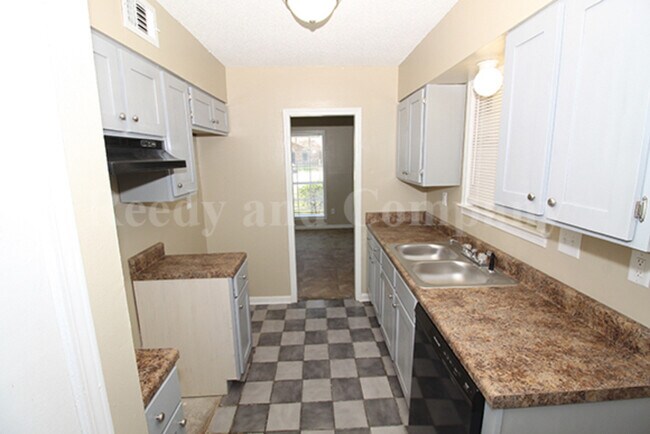 Building Photo - 3940 Kerwin Dr
