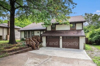 Building Photo - 2409 S 17th Terrace