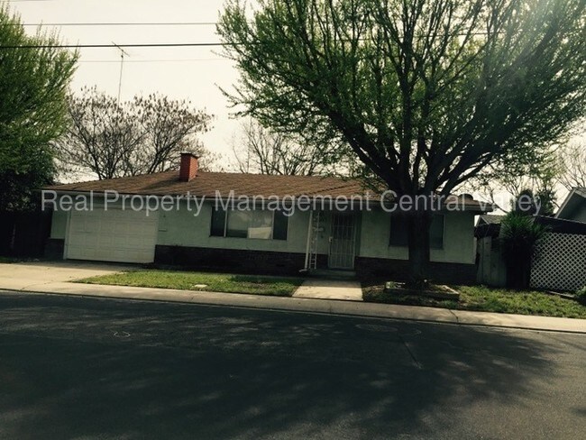 Foto del edificio - 1540 Goldenwood Dr