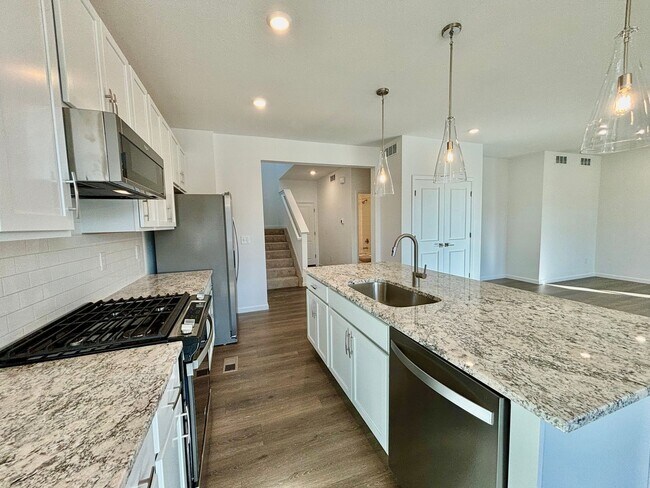 Building Photo - Newly Built Modern 4-Bed, 3-Bath Home in S...