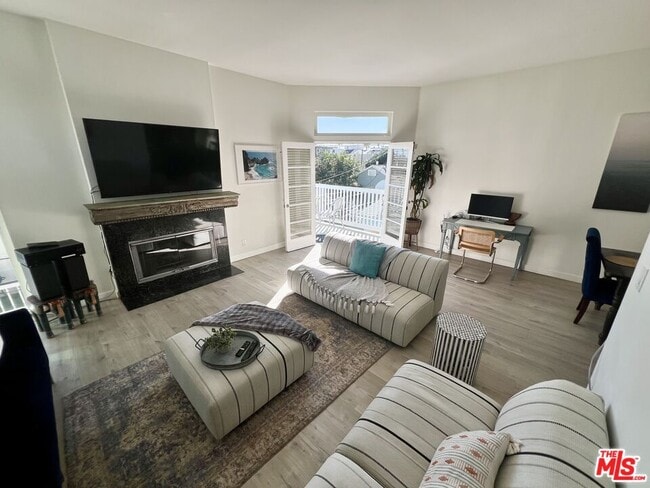 Building Photo - 32 28th Pl