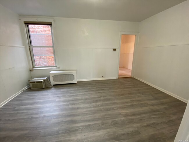 Building Photo - 60-51-60-60 60th Dr